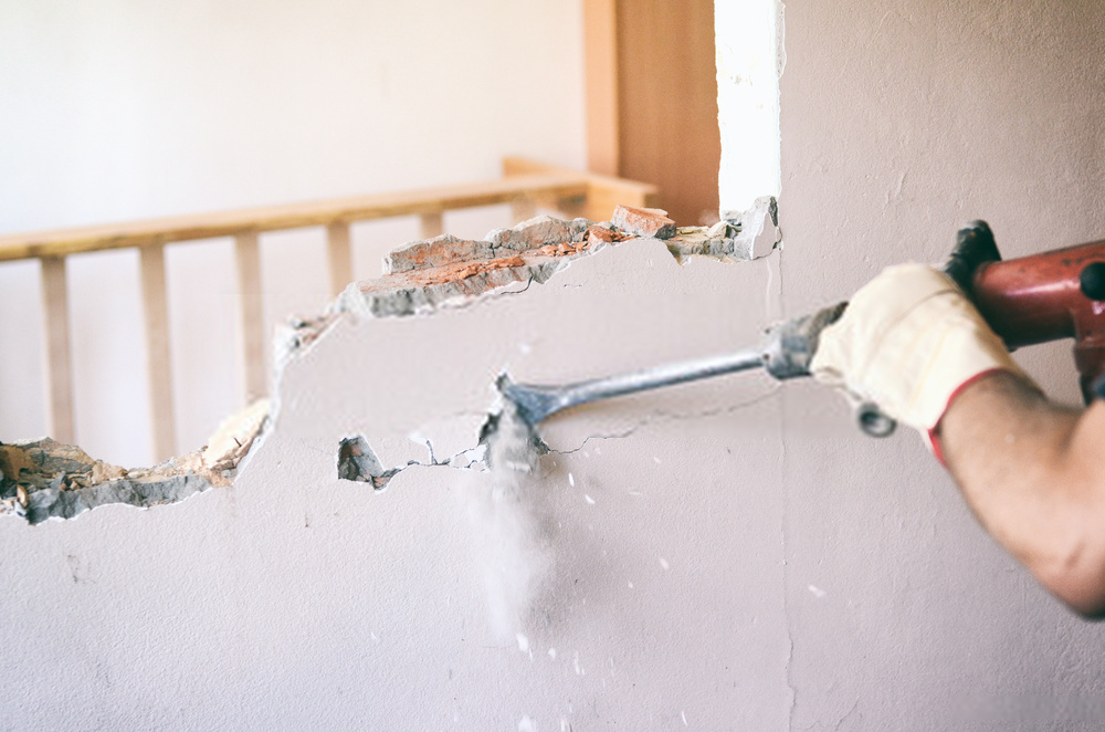 Demolition Mur Marteau Piqueur Démolition d'un mur au marteau piqueur