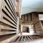 Comment installer des marches d’escalier en bois dur ?