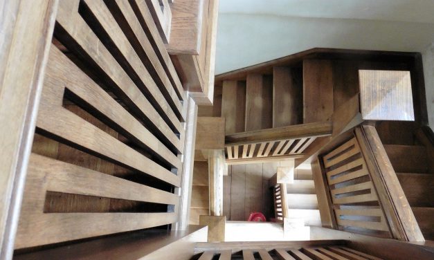 Comment installer des marches d&rsquo;escalier en bois dur ?